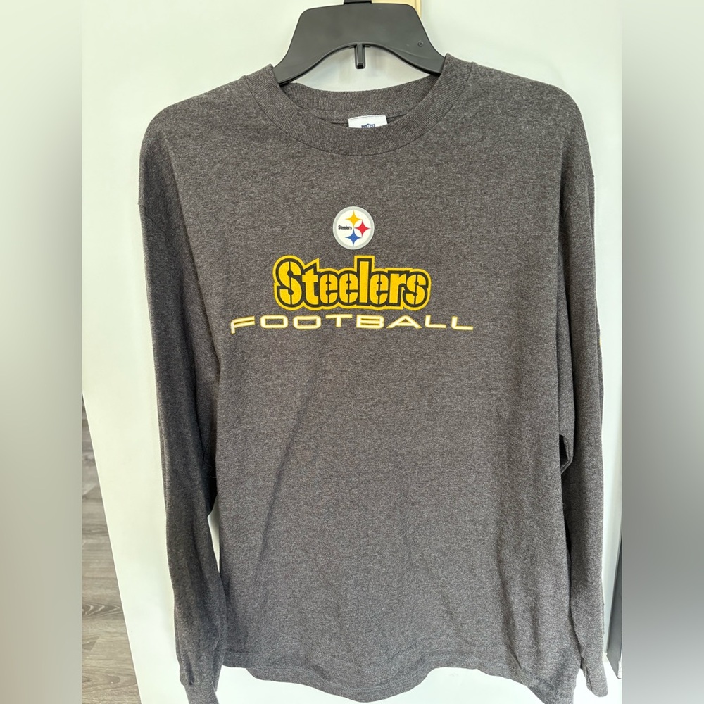 NFL Team Apparel Steelers Football Long sleeve shirt in gray. Size Large.
